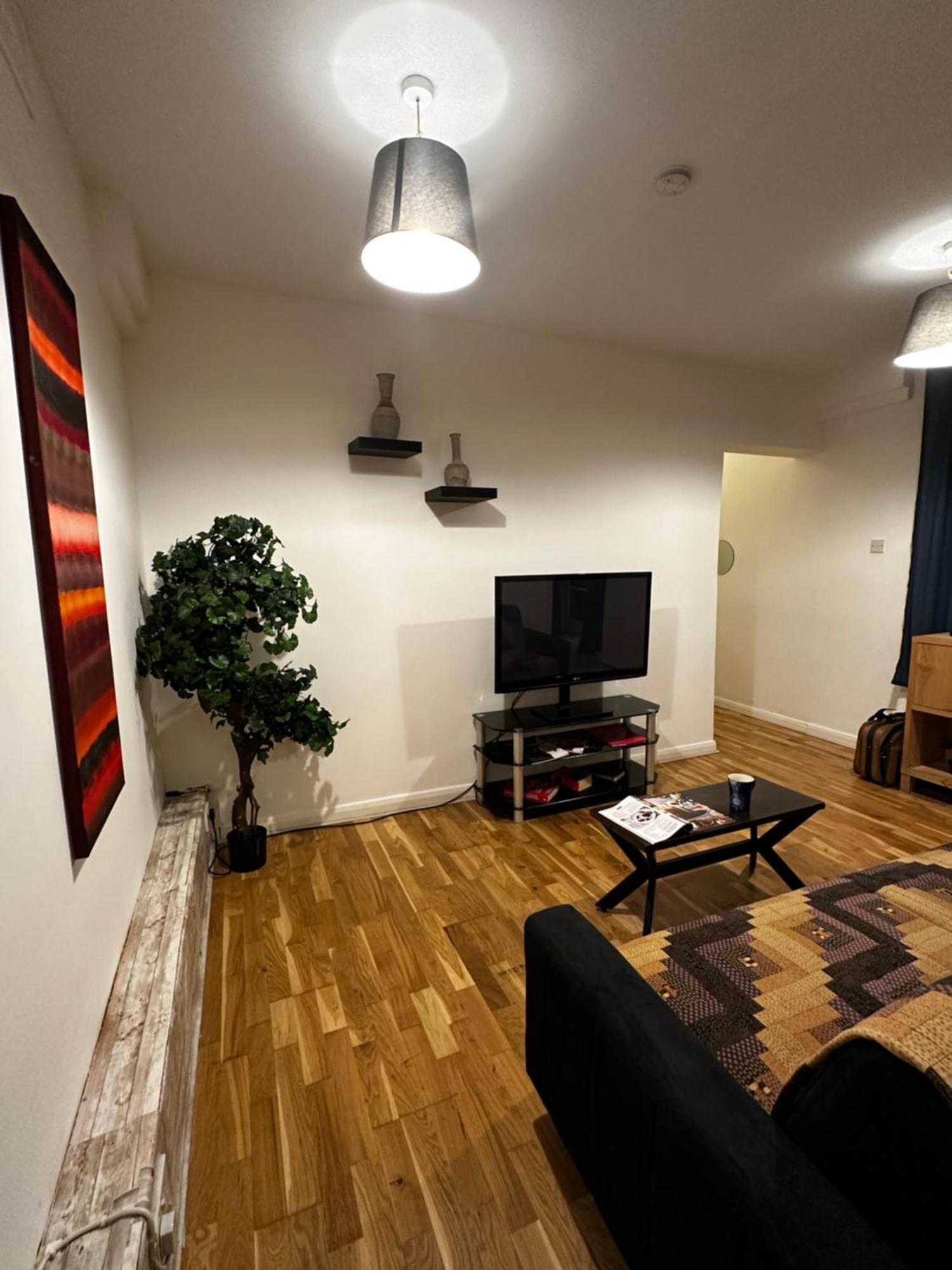 Charming 1-Bedroom Apartment Southfields, لندن المظهر الخارجي الصورة