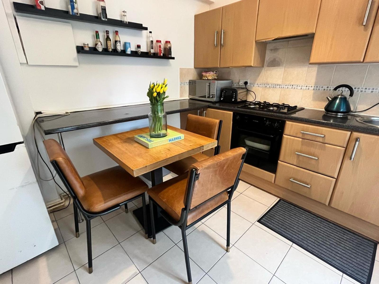 Charming 1-Bedroom Apartment Southfields, لندن المظهر الخارجي الصورة