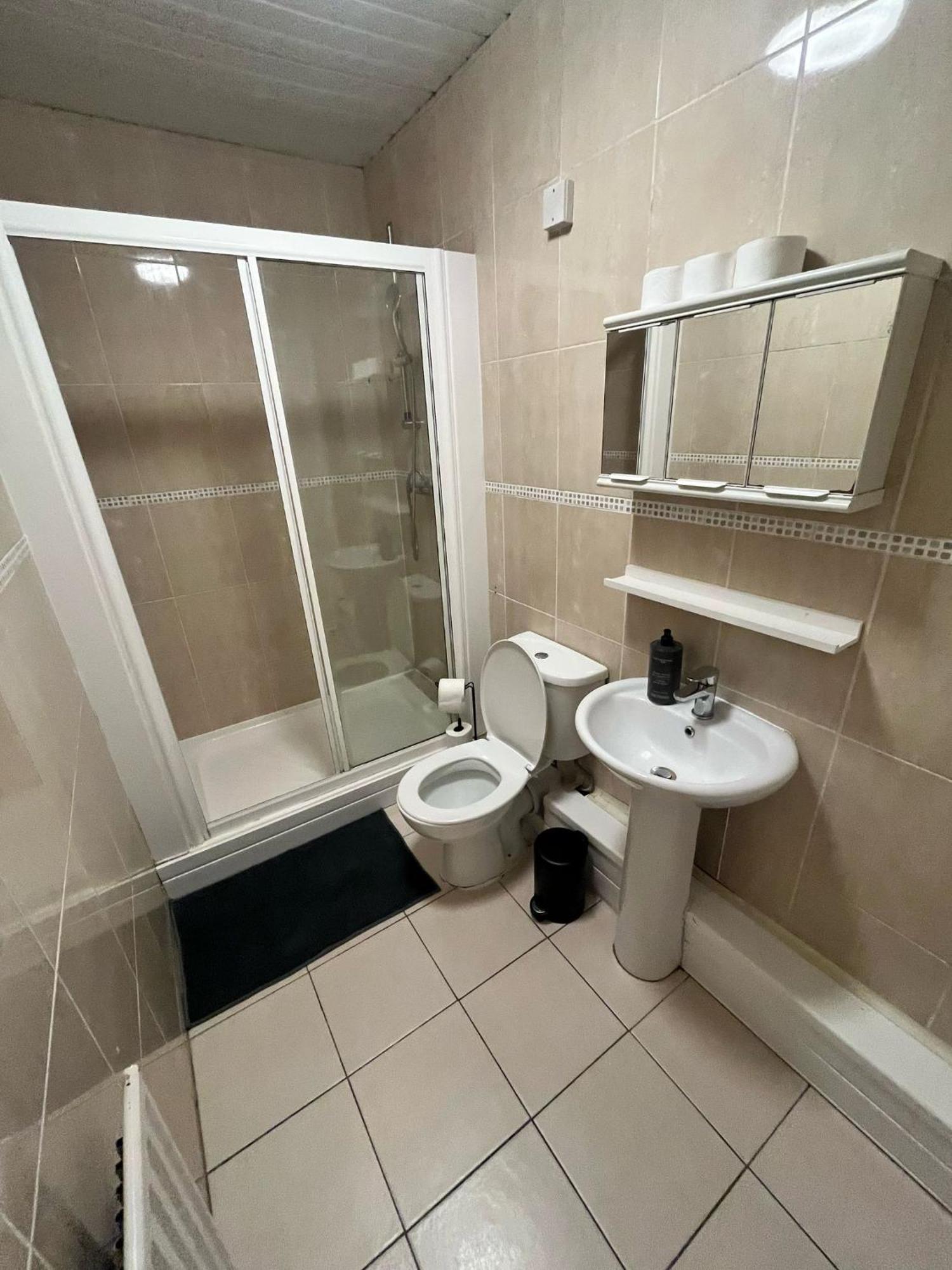 Charming 1-Bedroom Apartment Southfields, لندن المظهر الخارجي الصورة